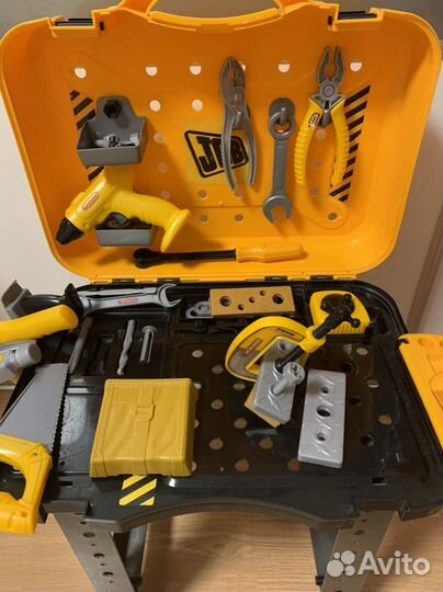 Набор инструментов игрушечный и верстак