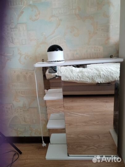 Настенная тумбочка в ванную комнату