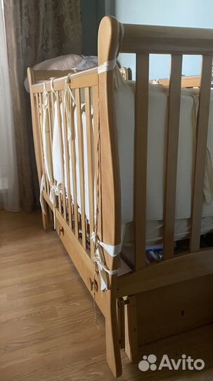 Кровать детская с маятником