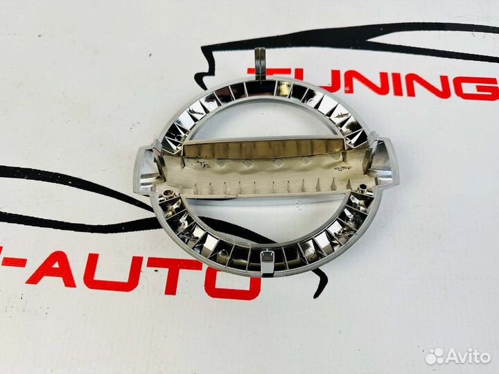 Эмблема в решетку радиатора Nissan Patrol 62 H7455