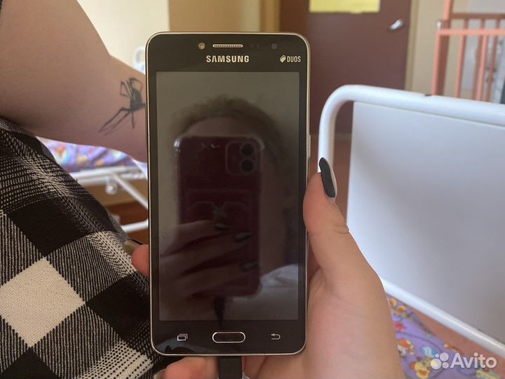 Телефон Samsung J2 prime