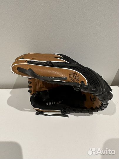 Бейсбольная перчатка