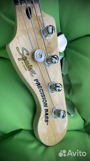 Бас гитара squier precision bass - новая