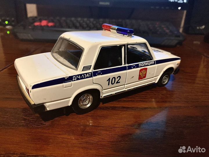 Модель автомобиля Ваз 2107 1:24