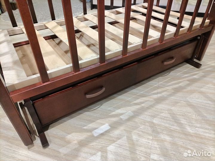 Кровать с маятником