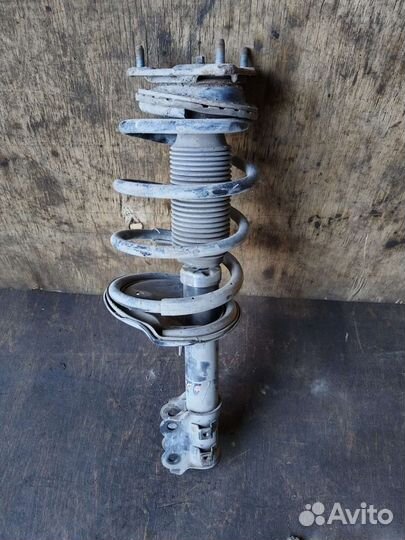 Амортизатор передний правый Hyundai Elantra