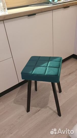 Стол и табуретки