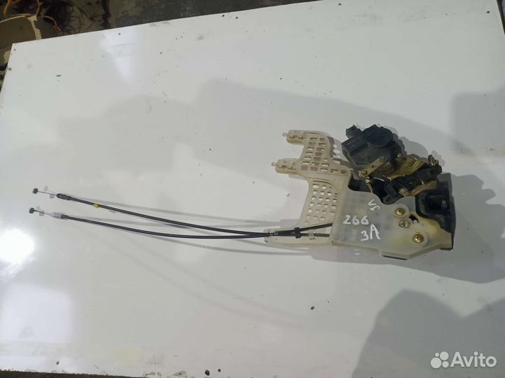 Замок двери задний левый Hyundai Tucson I