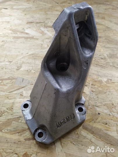 Кронштейн двигателя Toyota 1jzge