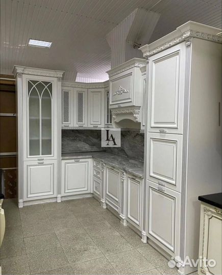 Цена за весь кухонный гарнитур белый с серебром