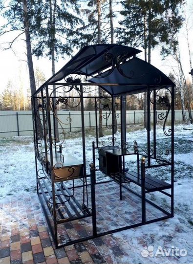 Мангал с крышей