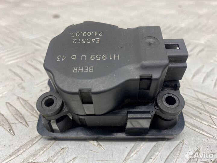 Б/У Сервопривод заслонки печки (моторчик