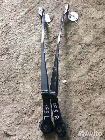 Поводок стеклоочистителя передний Ford Focus 3