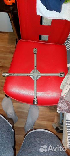 Ключ баллонный