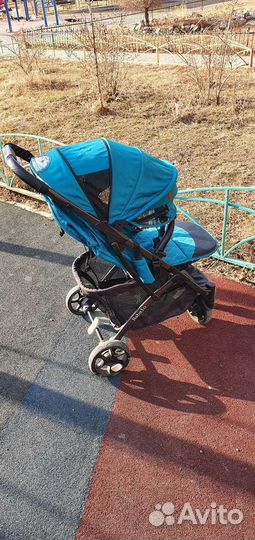 Прогулочная коляска новая