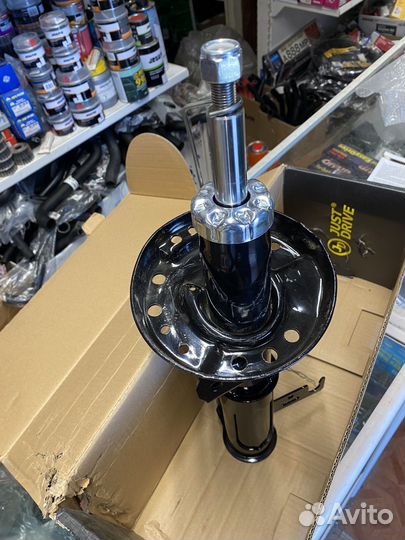 Стойка передняя правая Opel Astra J