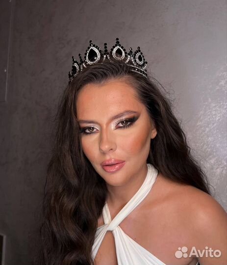 Услуги визажиста; парикмахера