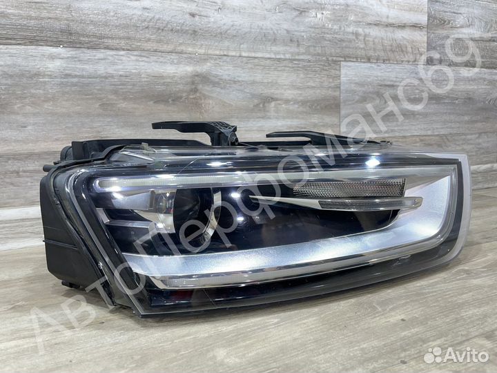 Фара правая Audi Q3 (2011-2014)