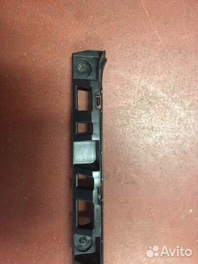 Направляющия заднего бампера Фольксваген Поло