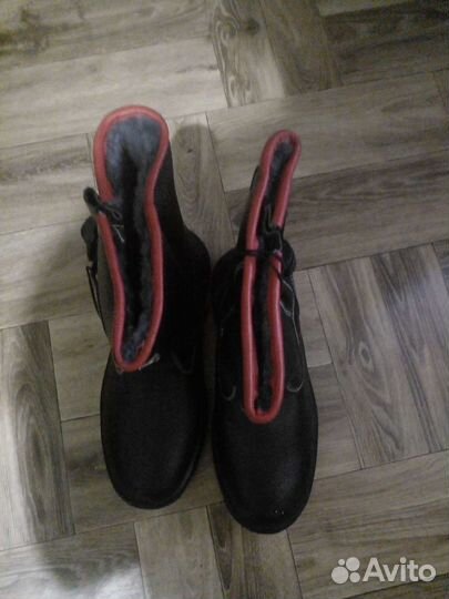 Два комплекта рабочей одежды и обуви