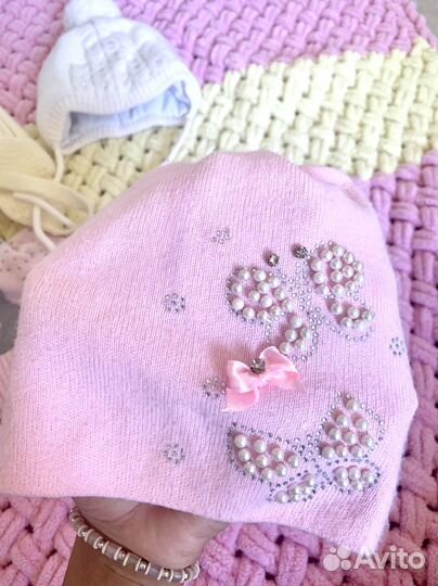 Набор шапочек на 1,5-4 года новые и бу