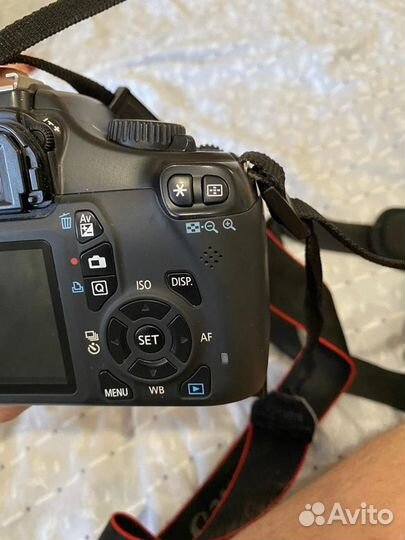 Зеркальный фотоаппарат Canon EOS 1100D