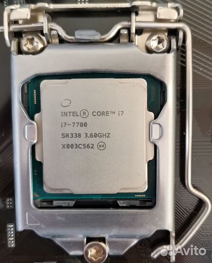 Процессоры i3 7100, i7 7700