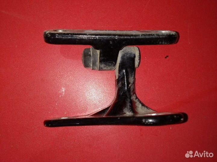 Петля двери передняя правая Mercedes-Benz C-Class