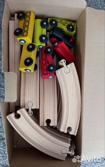 Деревянная железная дорога IKEA с вагончиками