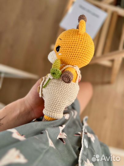 Игрушка жираф вязаная