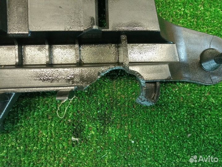 Крепление аккумулятора Audi1K0915333