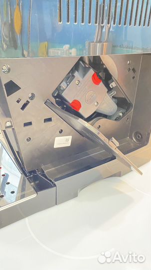 Кофемашина Delonghi Magnifica черный глянец