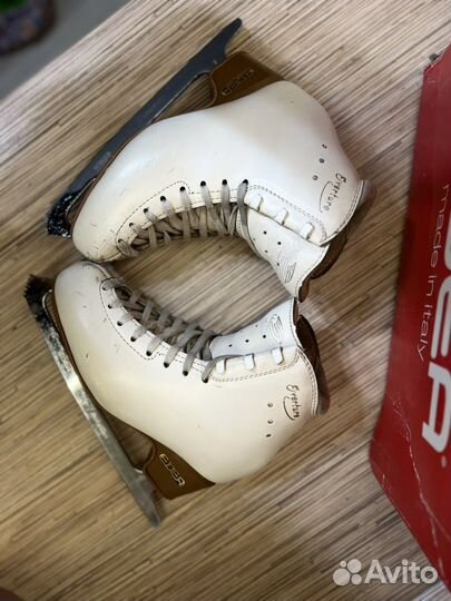 Фигурные коньки edea 215