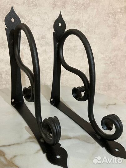 Кронштейн для полки и кашпо