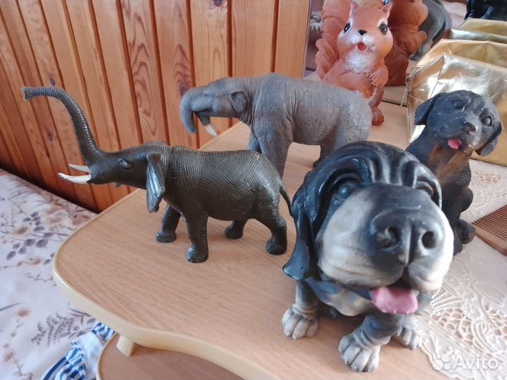 Статуэтки сувенирные