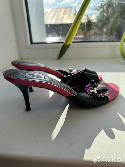 Босоножки женские