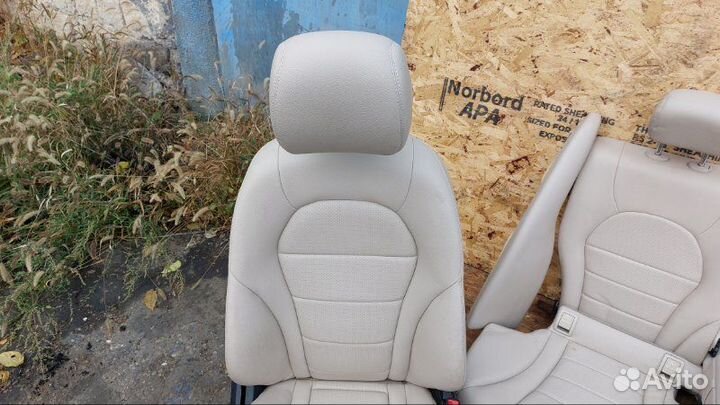 Кожаный салон Mercedes-Benz C W205 2.0 2014