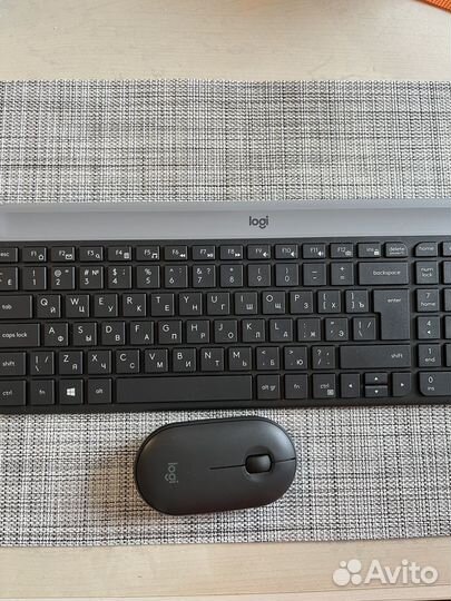 Комплект беспроводная мышь и клавиатура logitech