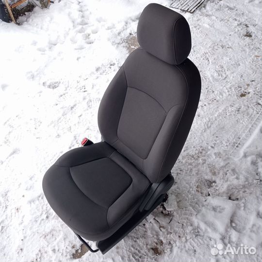 Переднее левое сиденье Chevrolet Spark M300