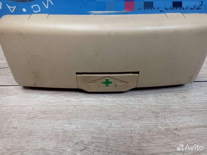 Аптечка с кронштейном на BMW 5 Е39