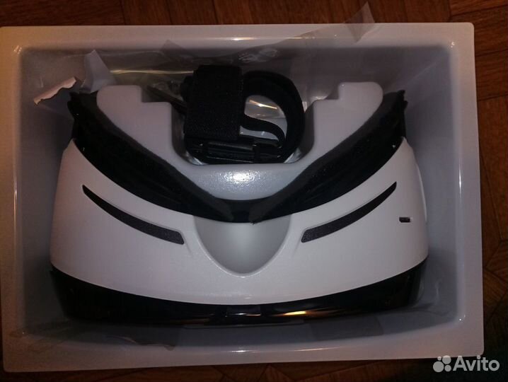 Очки виртуальной реальности samsung Gear VR (SM-R3