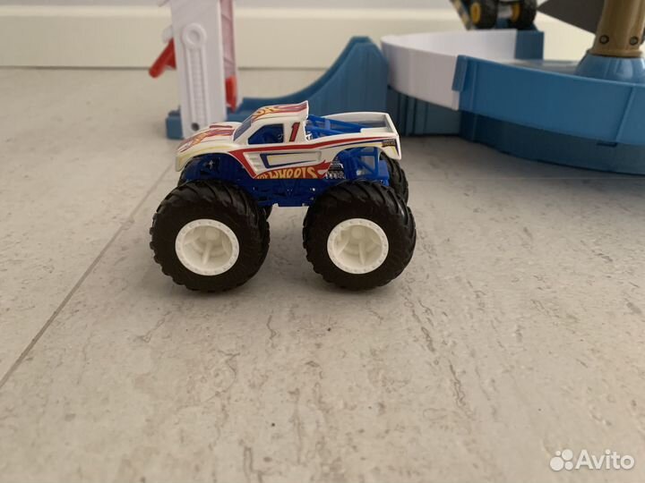 Hot wheels трек Монстр трак с акулой (с доставкой)