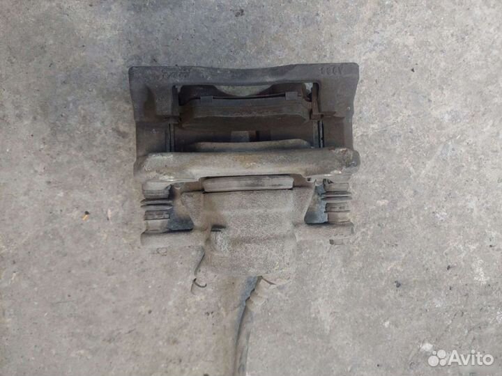 Суппорт левый правый Nissan Almera G15