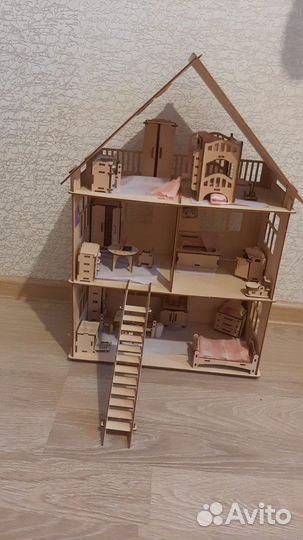 Кукольный домик с мебелью