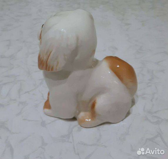 Фарфоровая статуэтка собаки 
