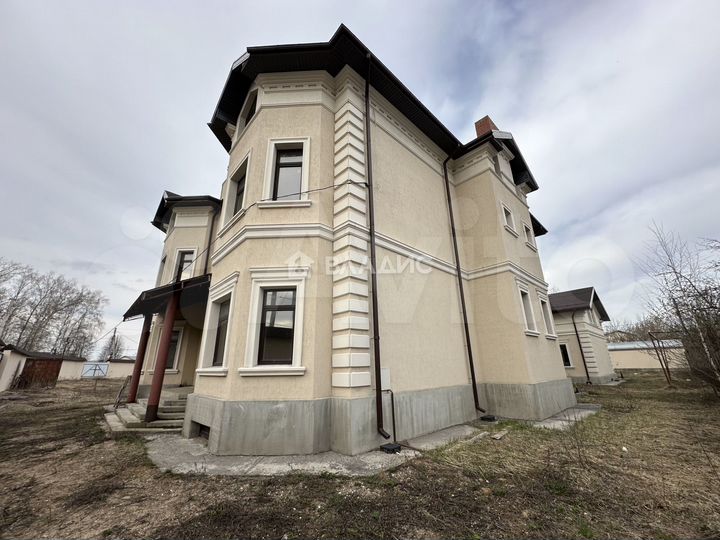 Дом 1171 м² на участке 29 сот.