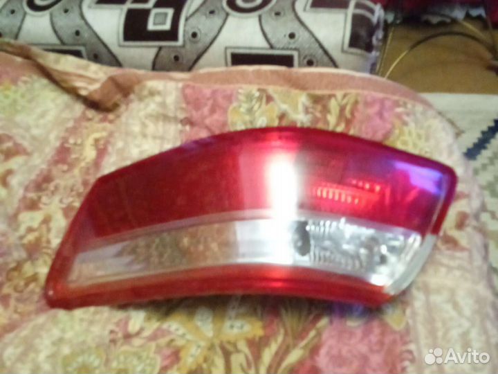Продажа заднего фонаря на тоету
