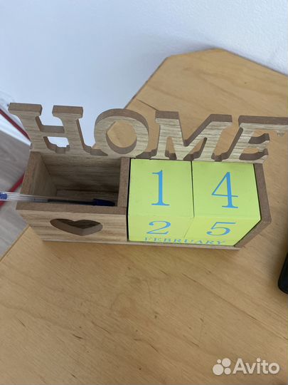 Календарь,подставка под канцтовары