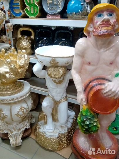 Статуя Атлант с кашпо