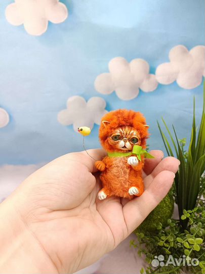 Миниатюрная фигурка котенка